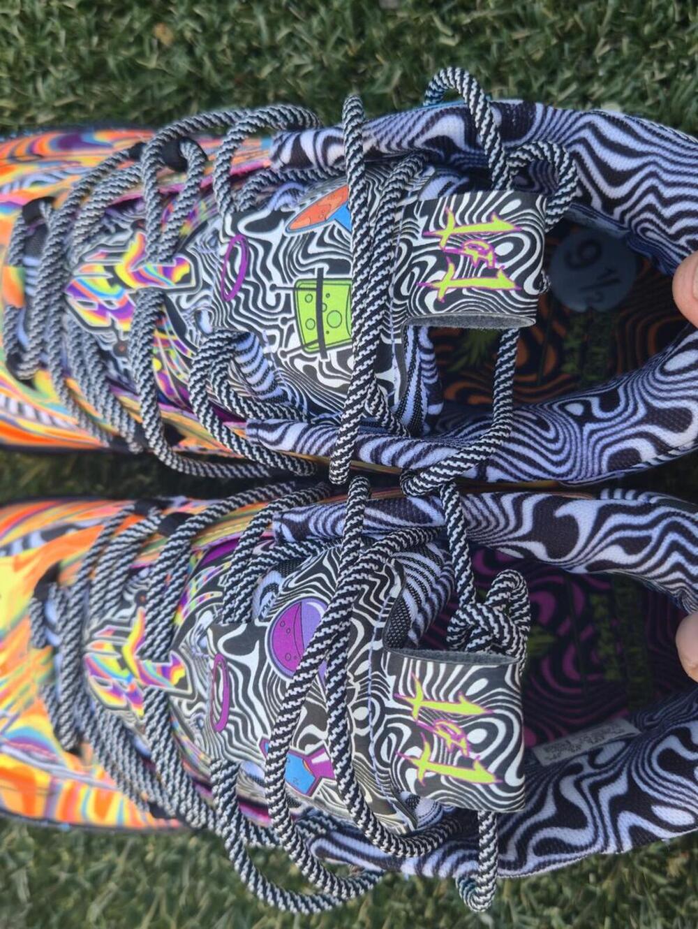 Men's Multicolor Swirl Athletic Sneakers - Vibrant Pattern - Picture 5 of 7